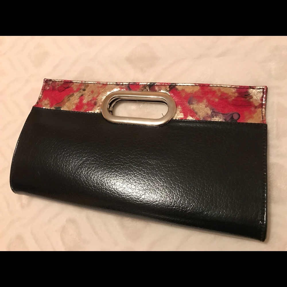 🖤Faux leather black,metallic multi colored clutch